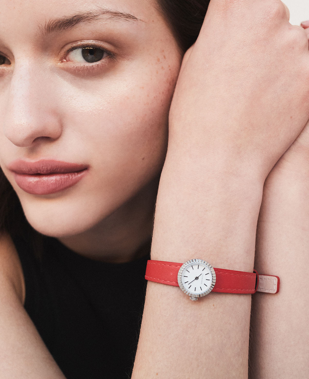 The Dot Watch: Polished Silver / White Dial / Red Leather