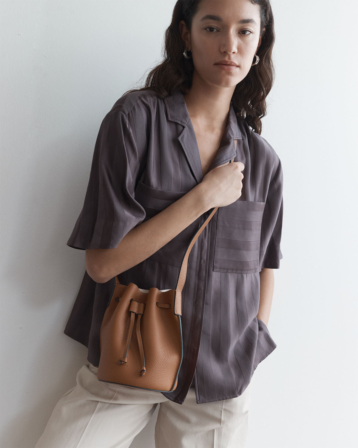 Bobb Bucket Bag: Tan Pebbled Leather