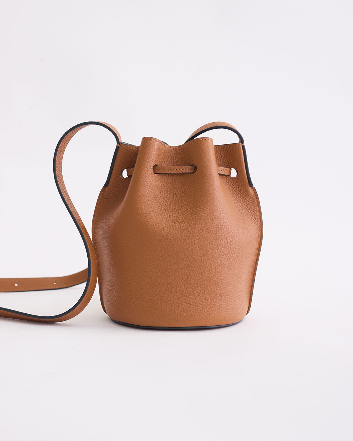 Bobb Bucket Bag: Tan Pebbled Leather