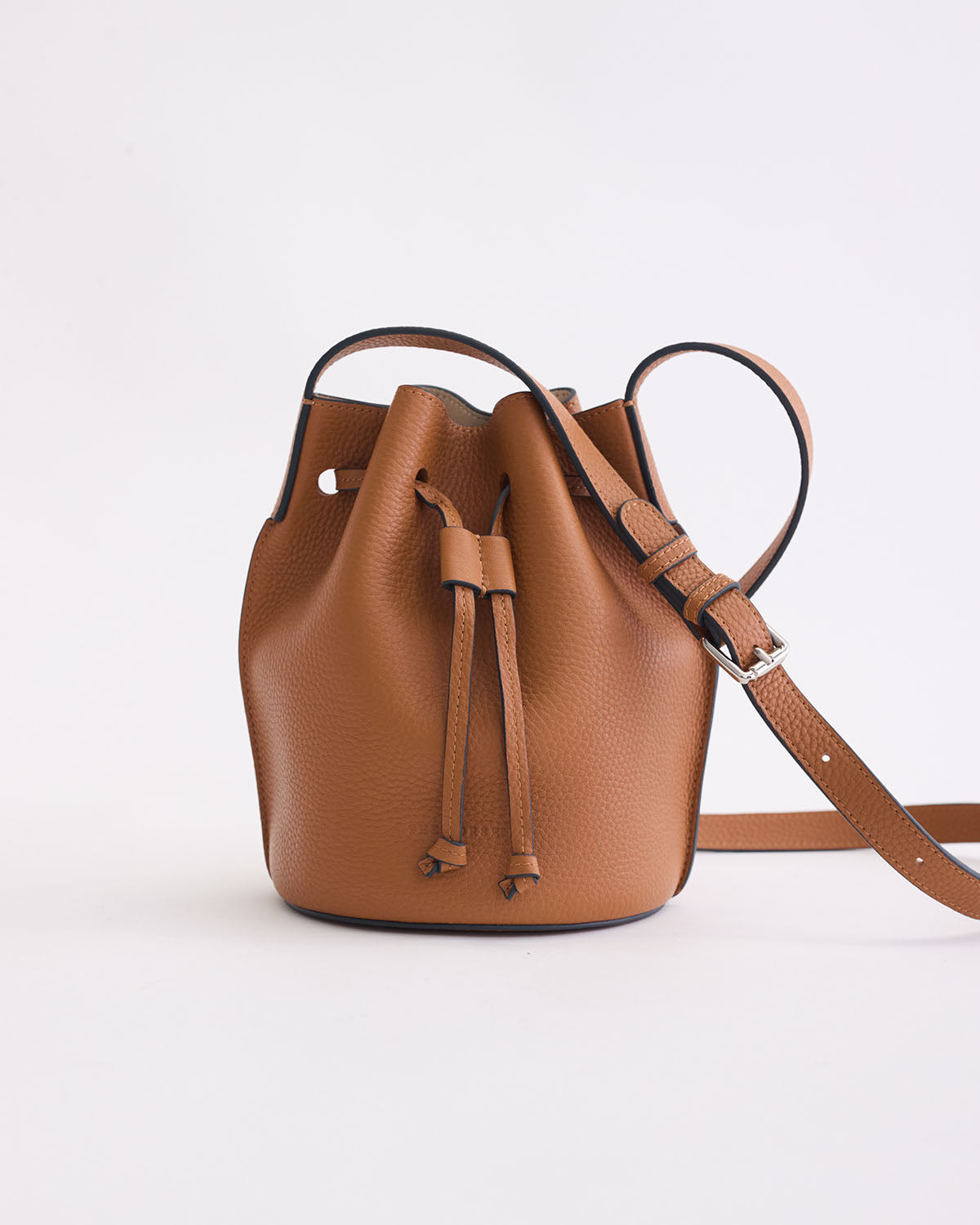 Bobb Bucket Bag: Tan Pebbled Leather