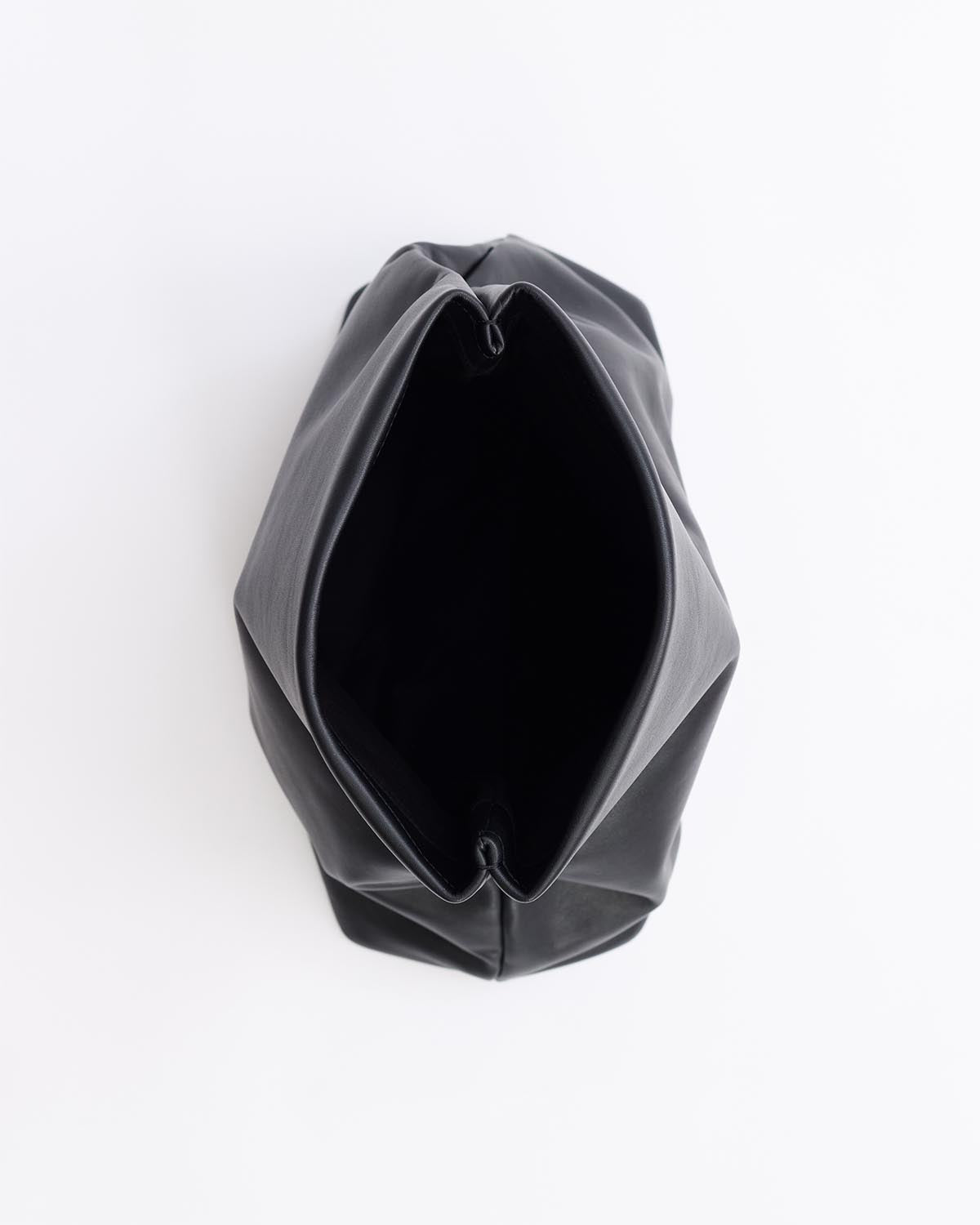 Benny Fold Clutch: Black