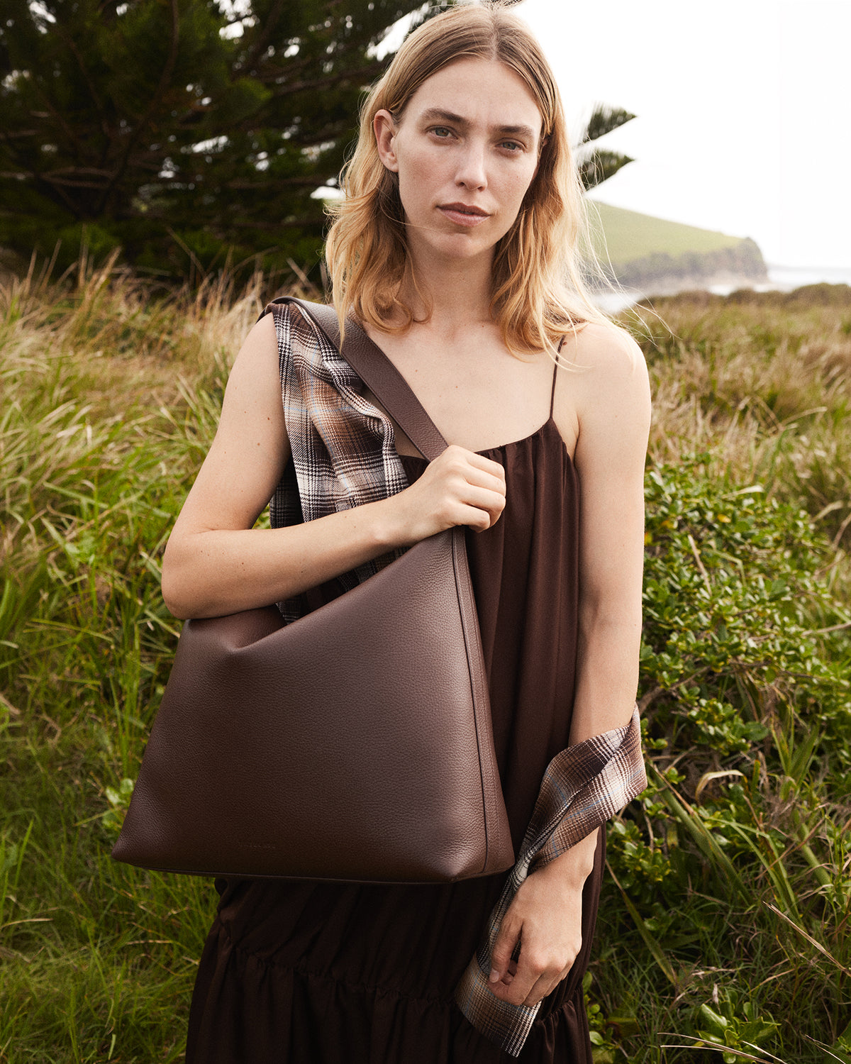 Large Daisy Bag: Coffee