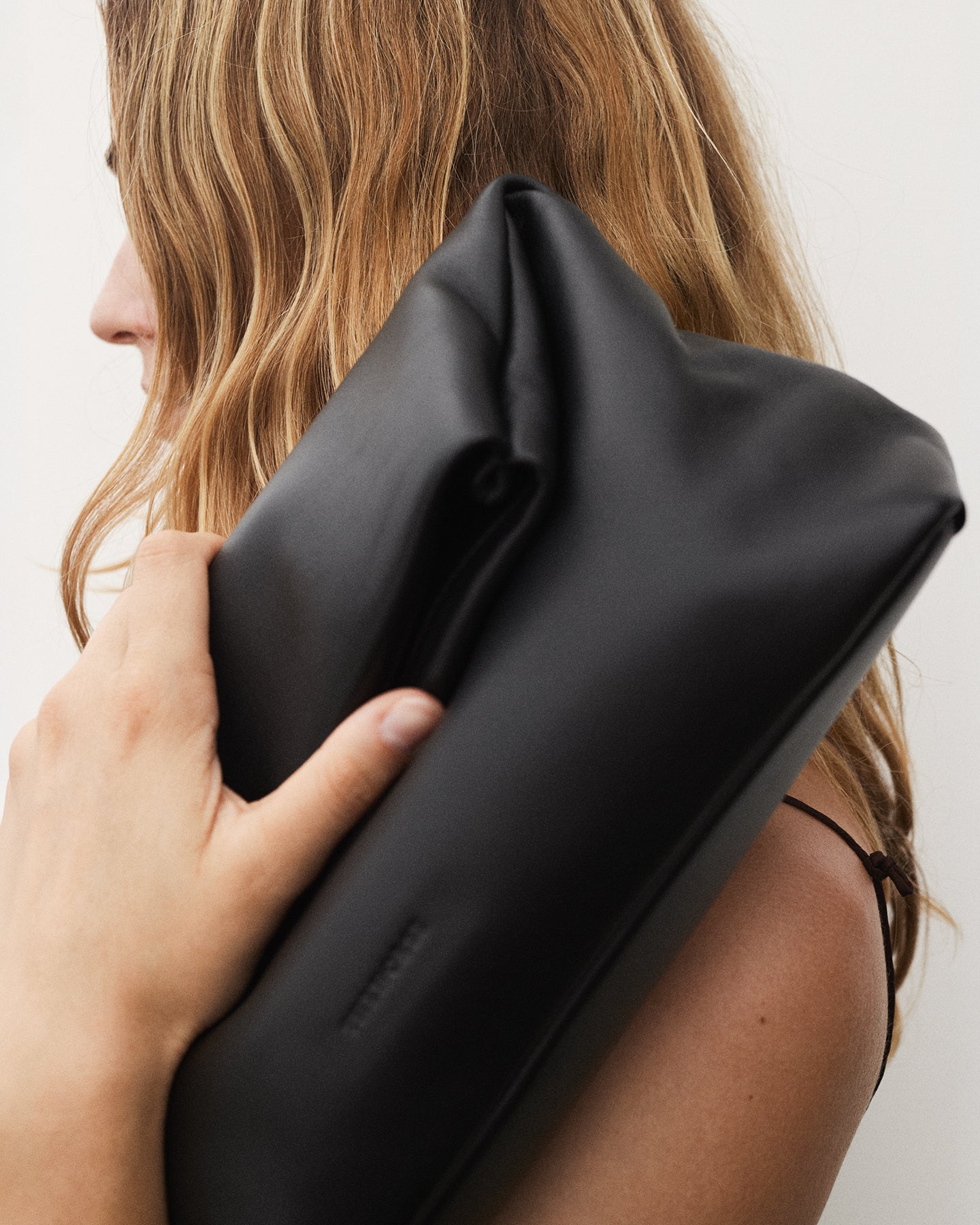 Benny Fold Clutch in Black leather | The Horse