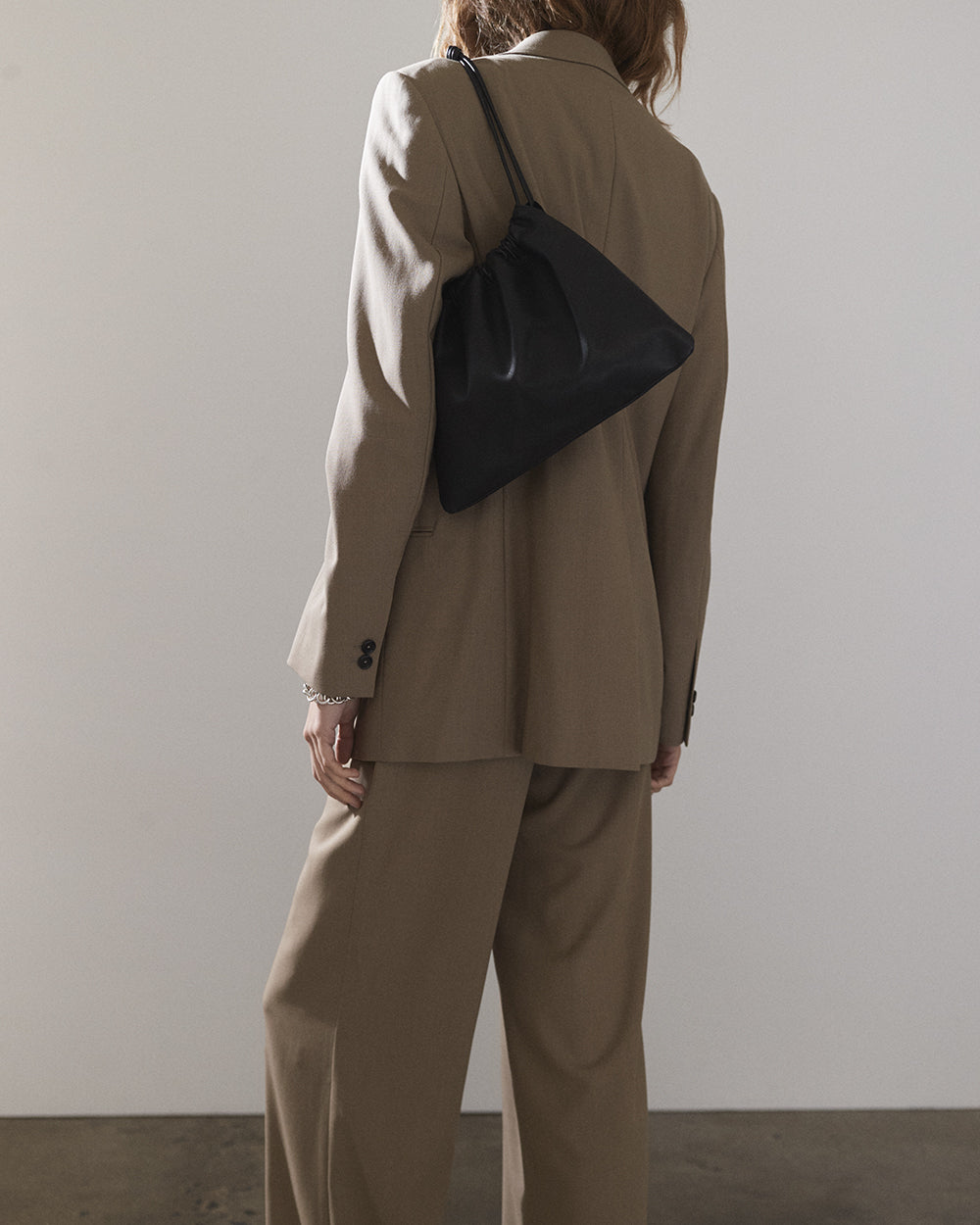 Fin Drawstring bag in black | The Horse