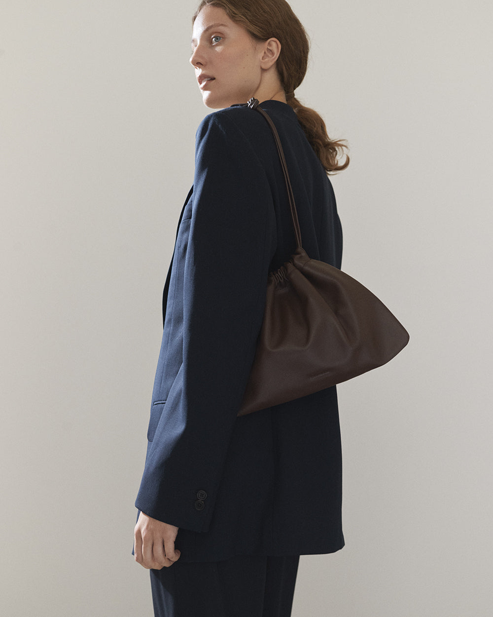 Fin Drawstring Bag: Coffee