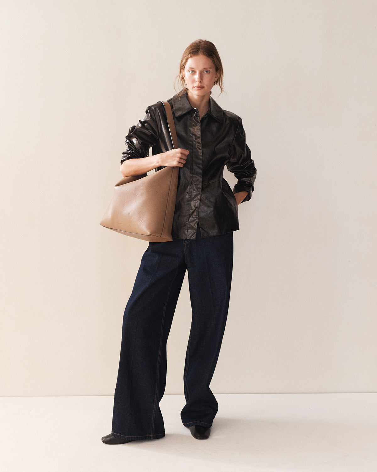 Large Daisy Bag: Taupe