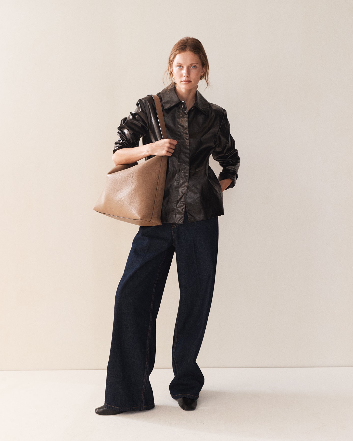 Large Daisy Bag: Taupe