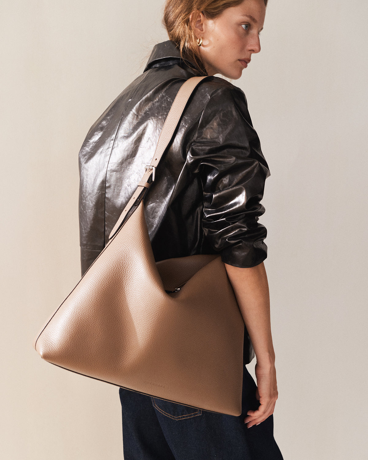 Large Daisy Bag: Taupe